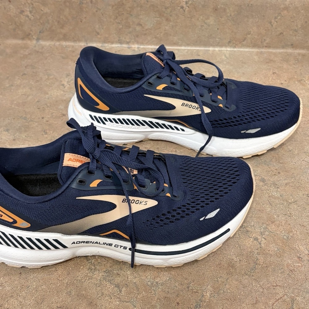 Brooks Adrenaline GTS 23 Navy Womens Size 8 Medium Running Shoes 1203811B482 - Picture 2 of 8